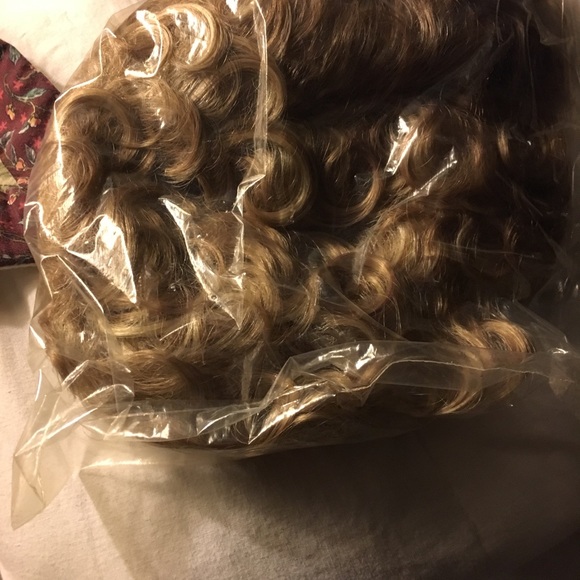 wig Accessories - Curly blonde wig wig Accessories - Curly blonde wig